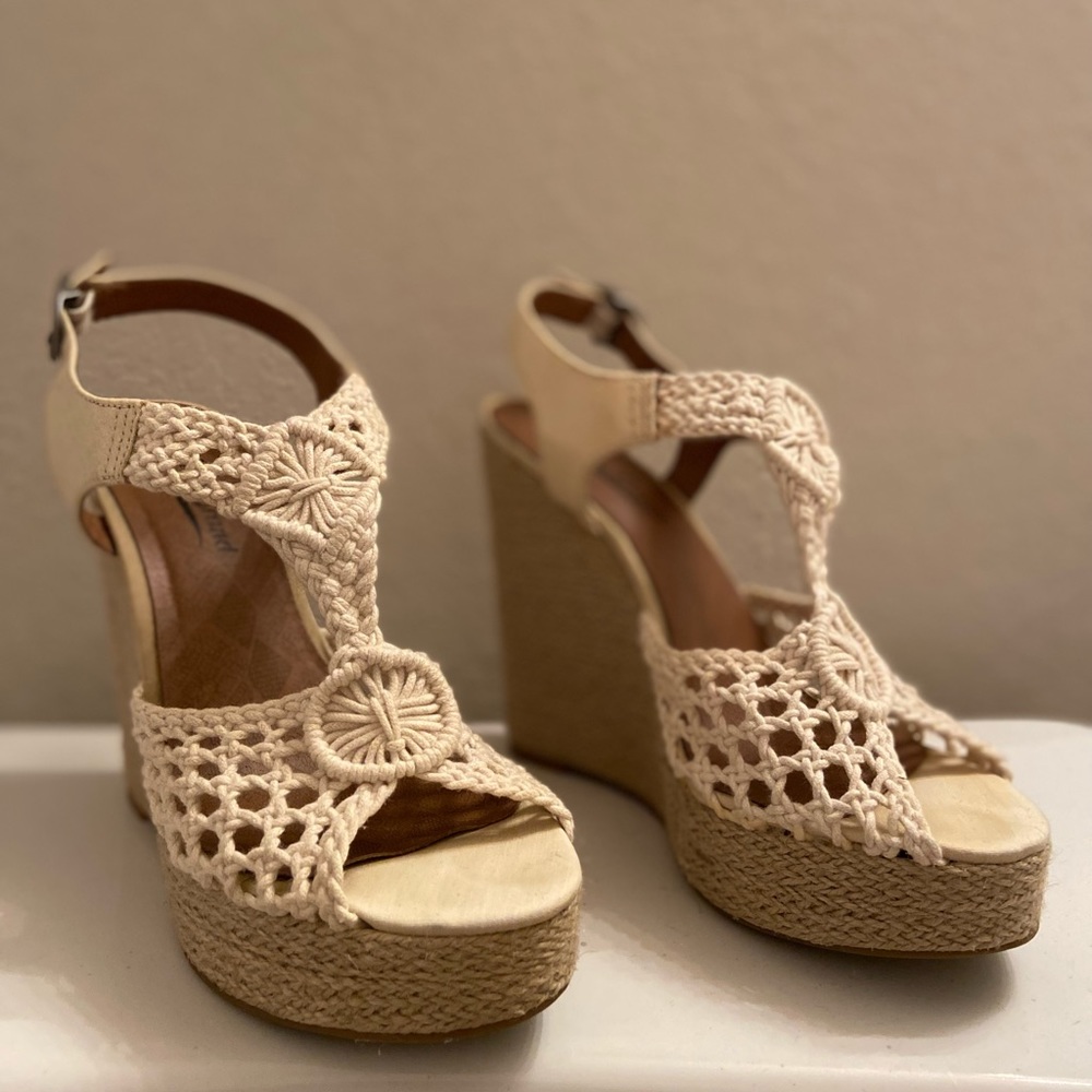 Lucky Brand High Wedge Platform Sz 61/2